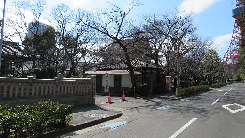 Zojoji Temple side entrance