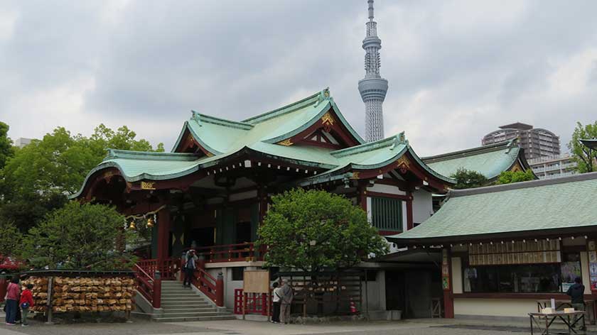 Kameido Tenjin Shrine and SkyTree