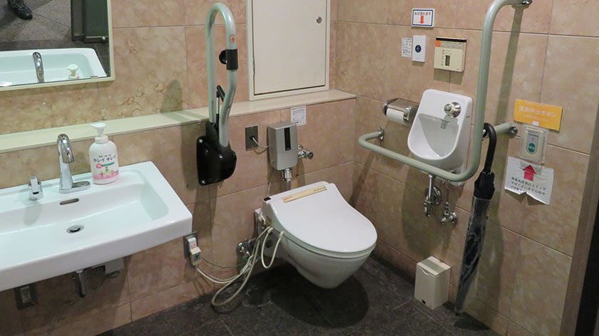 Accessible toilet at Yushukan museum