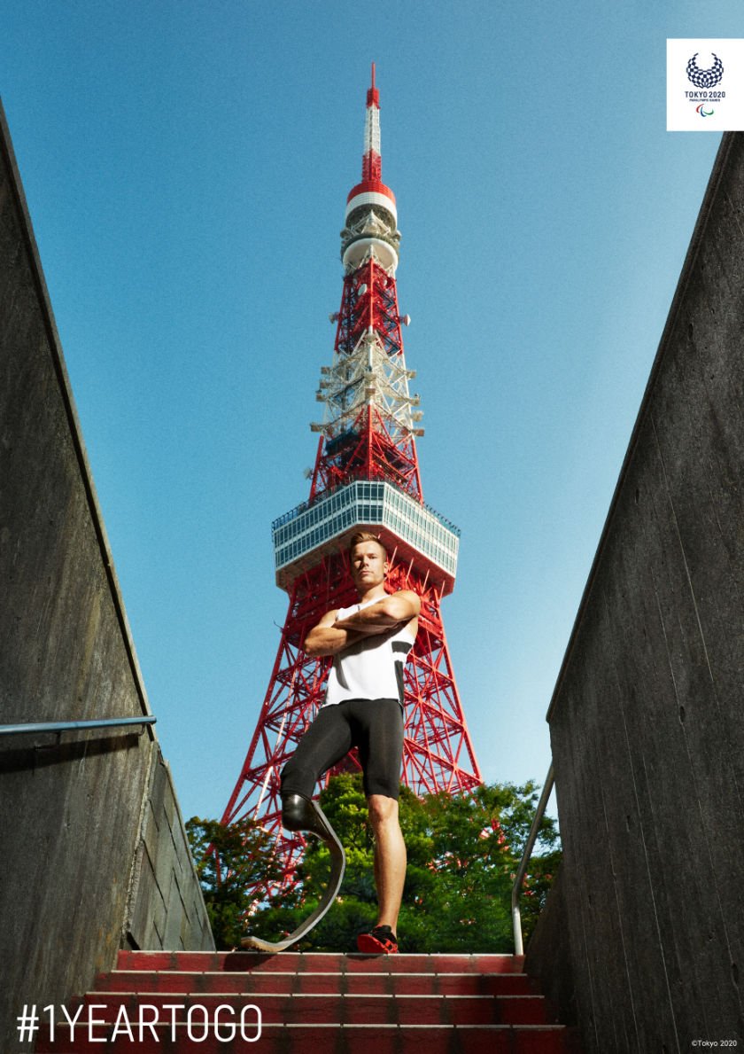 Markus Rehm in front of Tokyo Tower