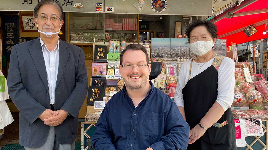 Store owners in Nakamise-dori