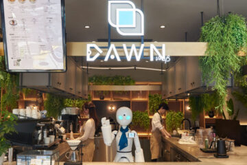 Make your order at the main counter at Avatar Robot Cafe DAWN ver.β