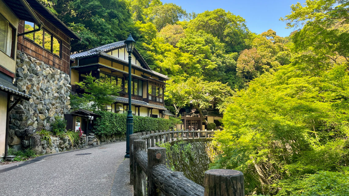 Path to Minoo Falls